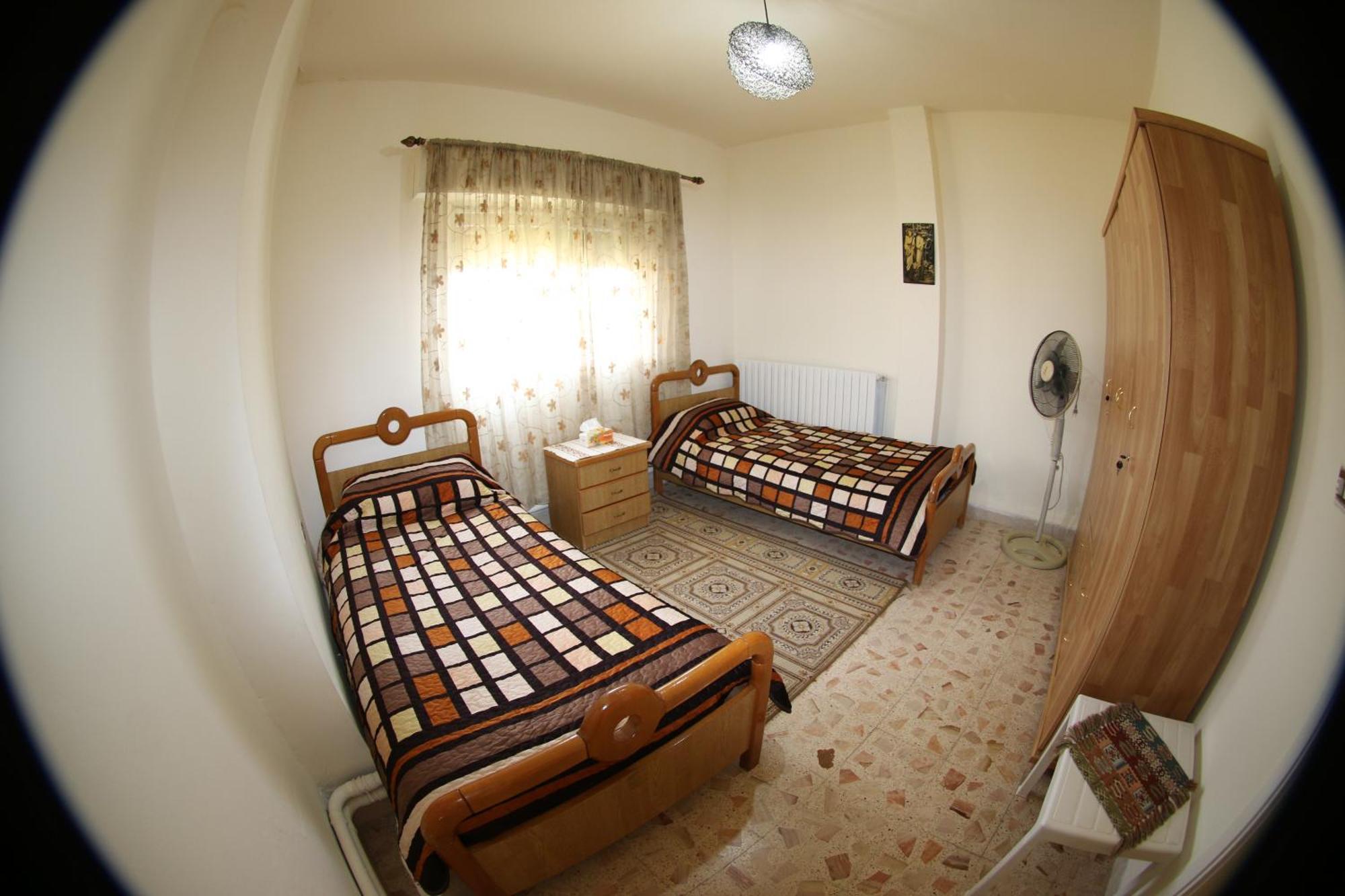 Alice & Andrew Apt. Few Steps To Madaba Old City Center Exterior foto